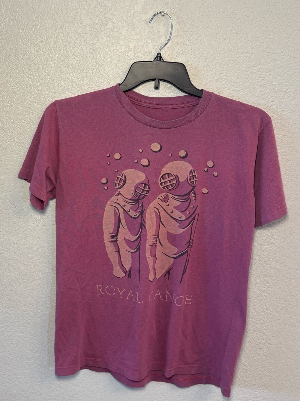 Maui and Sons Retro Deep Sea Divers Graphic T-Shirt - Mauve/Purple, Medium